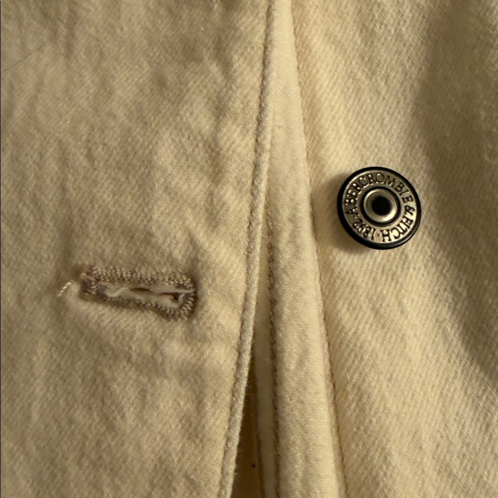 Abercrombie & Fitch - Picture 3 of 10